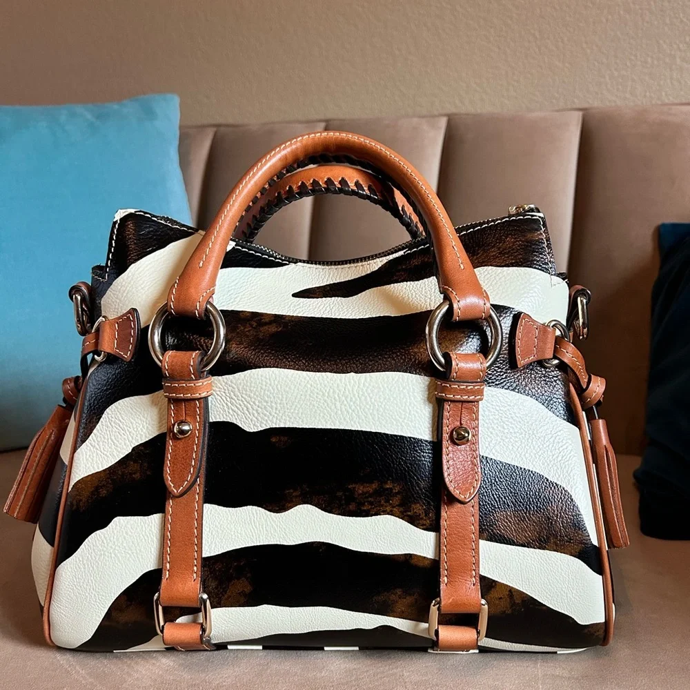 🦆 Like New Dooney & Bourke Zebra Leather Satchel - Picture 3 of 11
